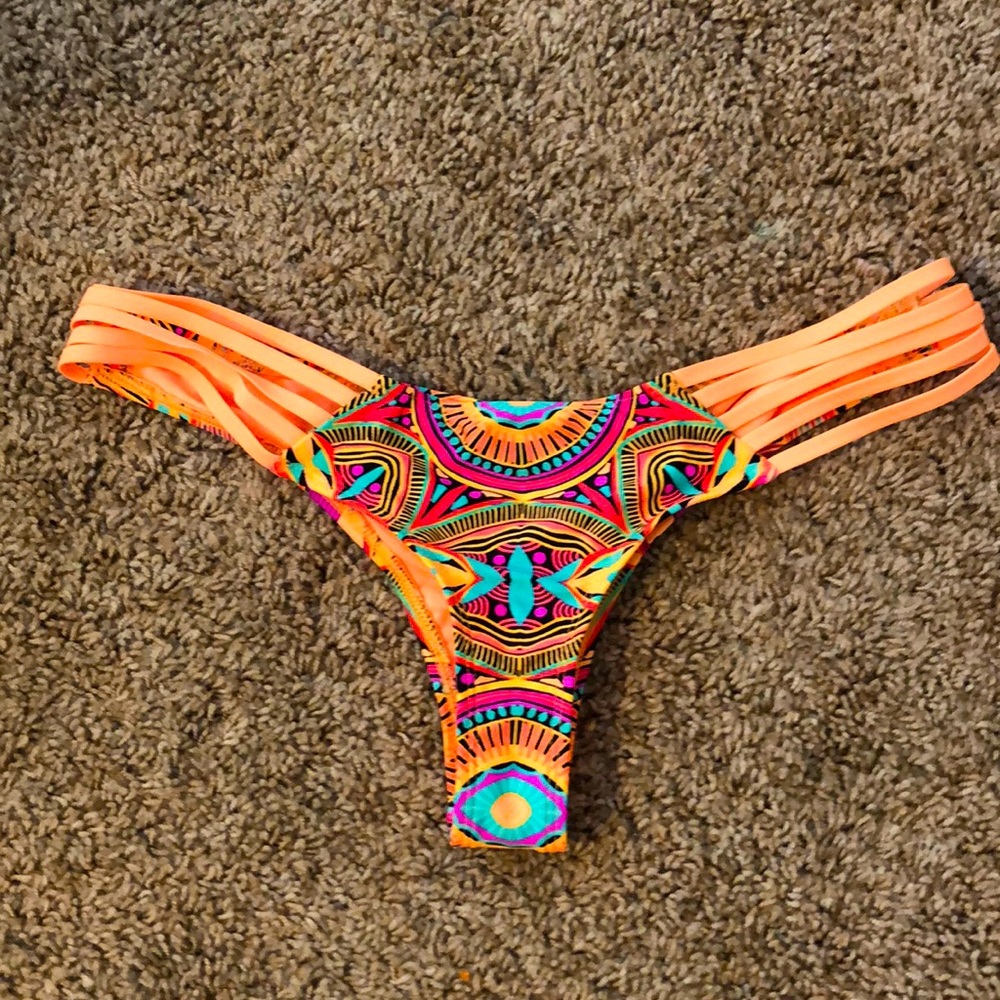 Body Glove Bikini Bottoms Size Medium